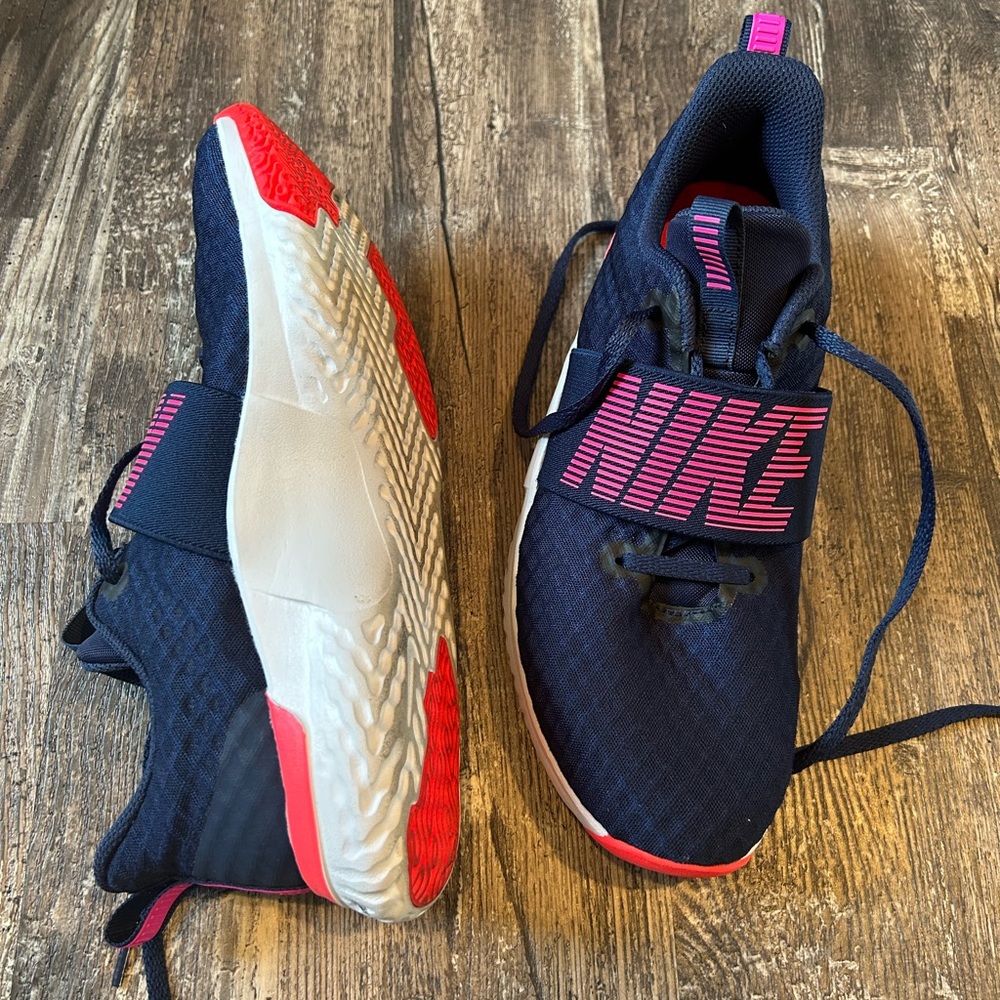 Nike TR9 size 9
